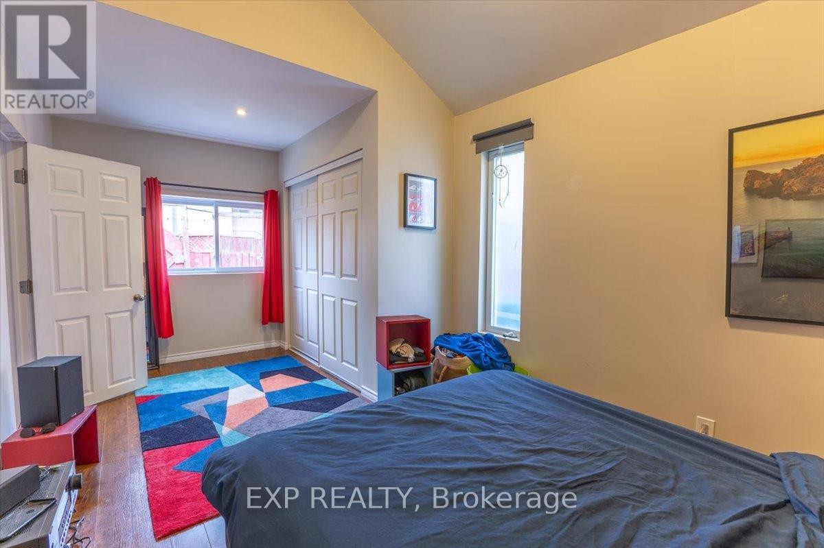 












68 LYNDALE AVENUE

,
Ottawa,




Ontario
K1Y2M8

