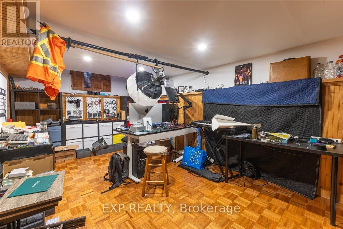 












68 LYNDALE AVENUE

,
Ottawa,




Ontario
K1Y2M8

