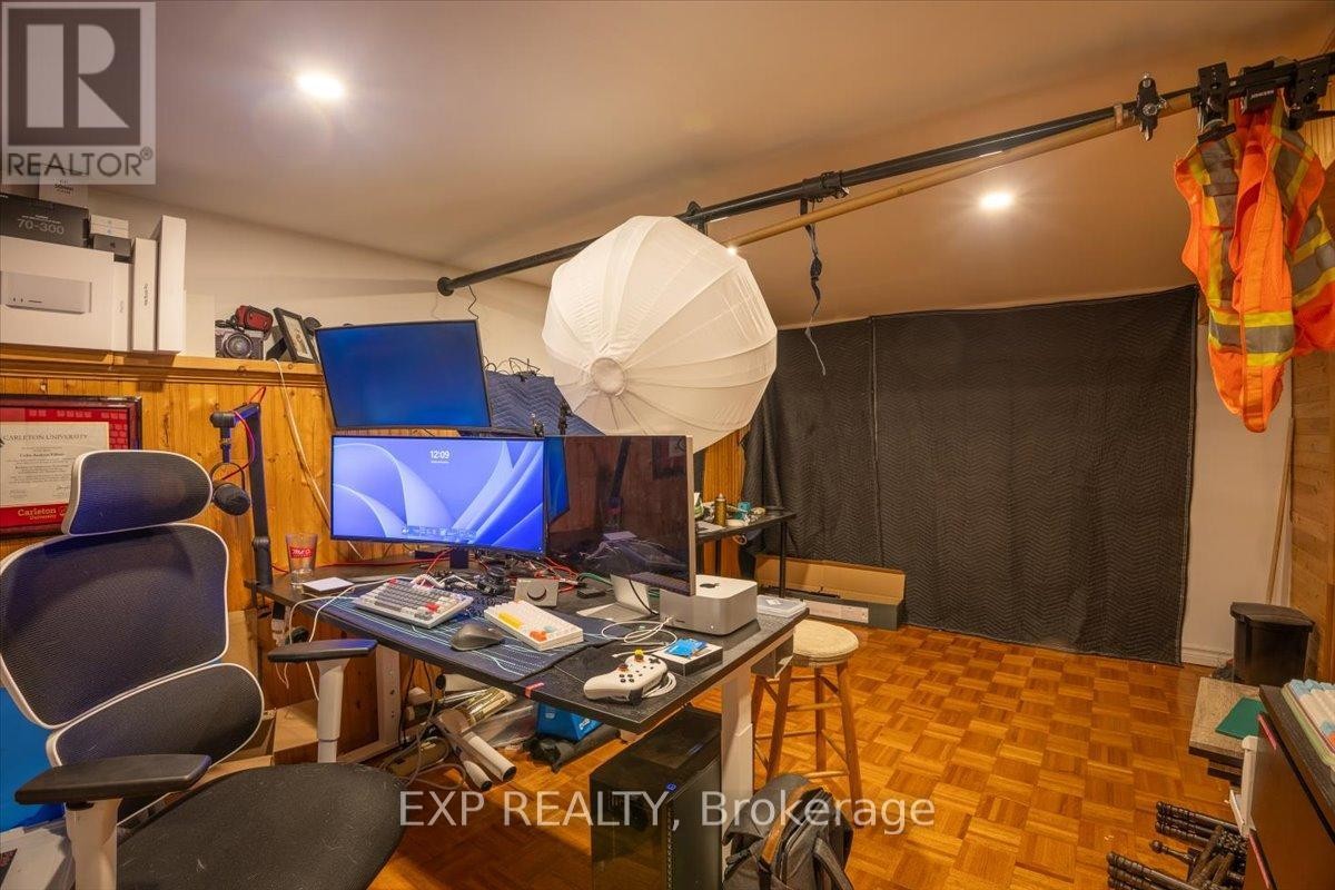 












68 LYNDALE AVENUE

,
Ottawa,




Ontario
K1Y2M8

