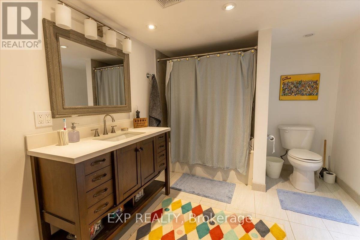 












68 LYNDALE AVENUE

,
Ottawa,




Ontario
K1Y2M8

