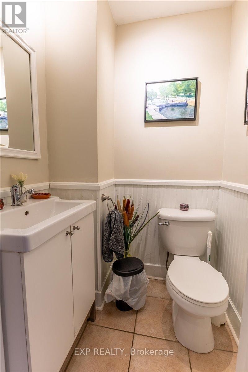 












68 LYNDALE AVENUE

,
Ottawa,




Ontario
K1Y2M8

