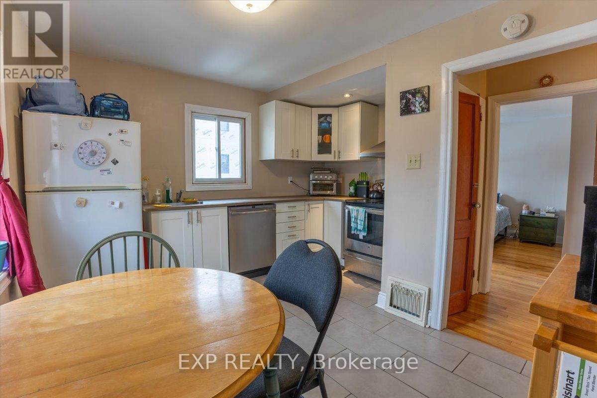 












68 LYNDALE AVENUE

,
Ottawa,




Ontario
K1Y2M8

