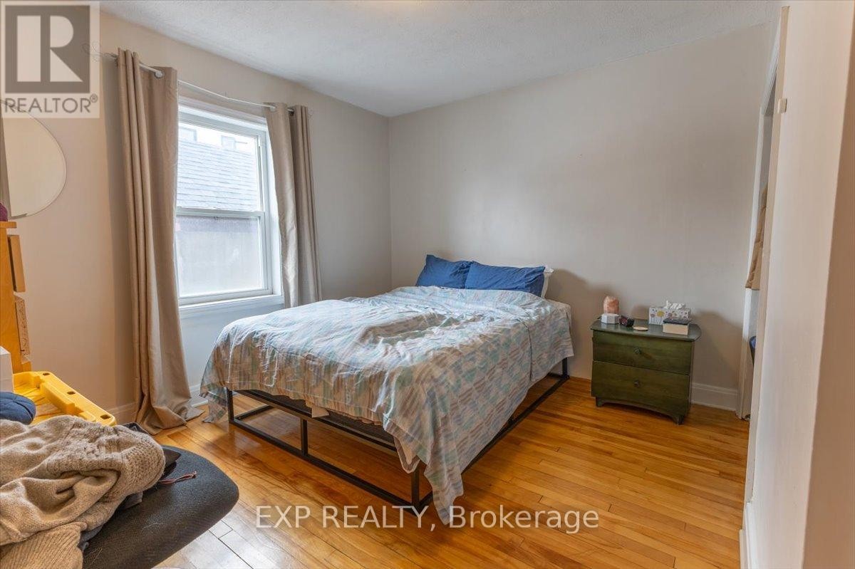 












68 LYNDALE AVENUE

,
Ottawa,




Ontario
K1Y2M8

