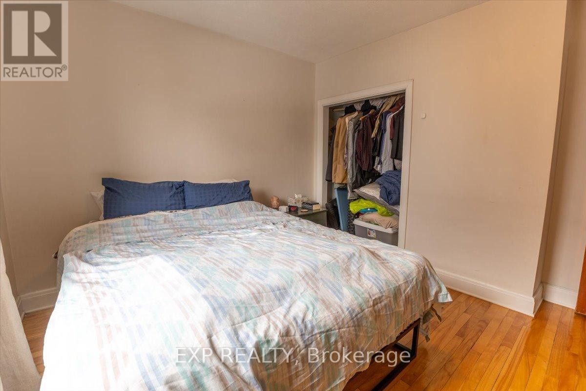 












68 LYNDALE AVENUE

,
Ottawa,




Ontario
K1Y2M8

