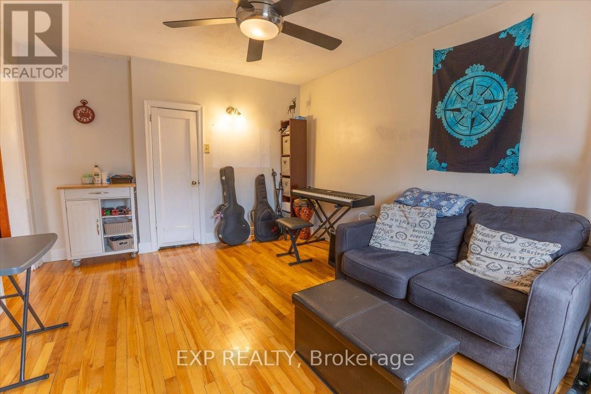 












68 LYNDALE AVENUE

,
Ottawa,




Ontario
K1Y2M8

