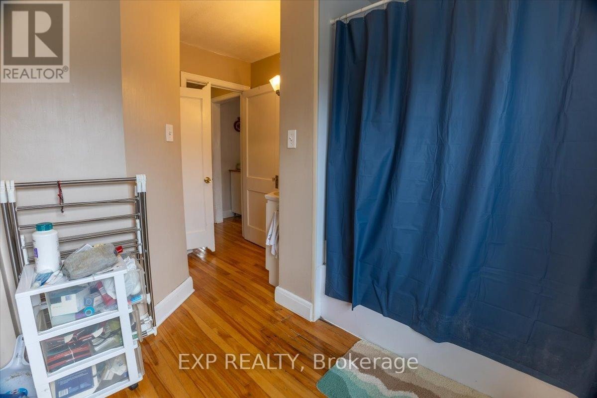 












68 LYNDALE AVENUE

,
Ottawa,




Ontario
K1Y2M8

