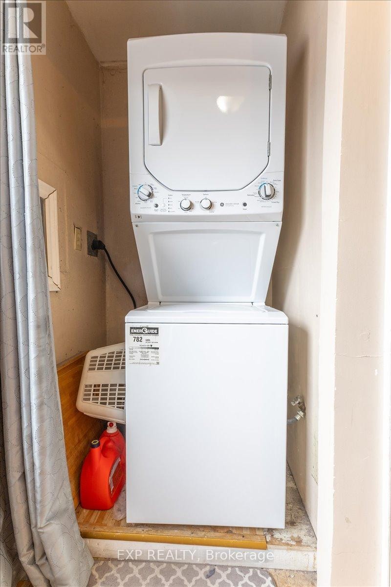 












68 LYNDALE AVENUE

,
Ottawa,




Ontario
K1Y2M8

