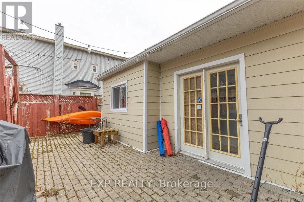 












68 LYNDALE AVENUE

,
Ottawa,




Ontario
K1Y2M8

