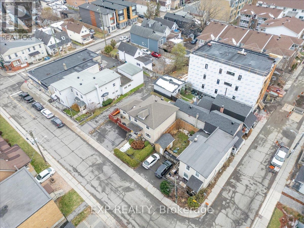 












68 LYNDALE AVENUE

,
Ottawa,




Ontario
K1Y2M8

