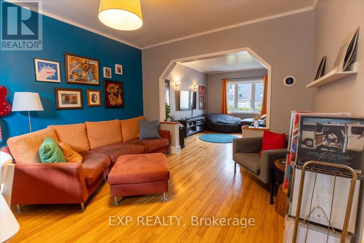 












68 LYNDALE AVENUE

,
Ottawa,




Ontario
K1Y2M8

