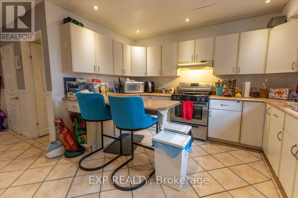 












68 LYNDALE AVENUE

,
Ottawa,




Ontario
K1Y2M8

