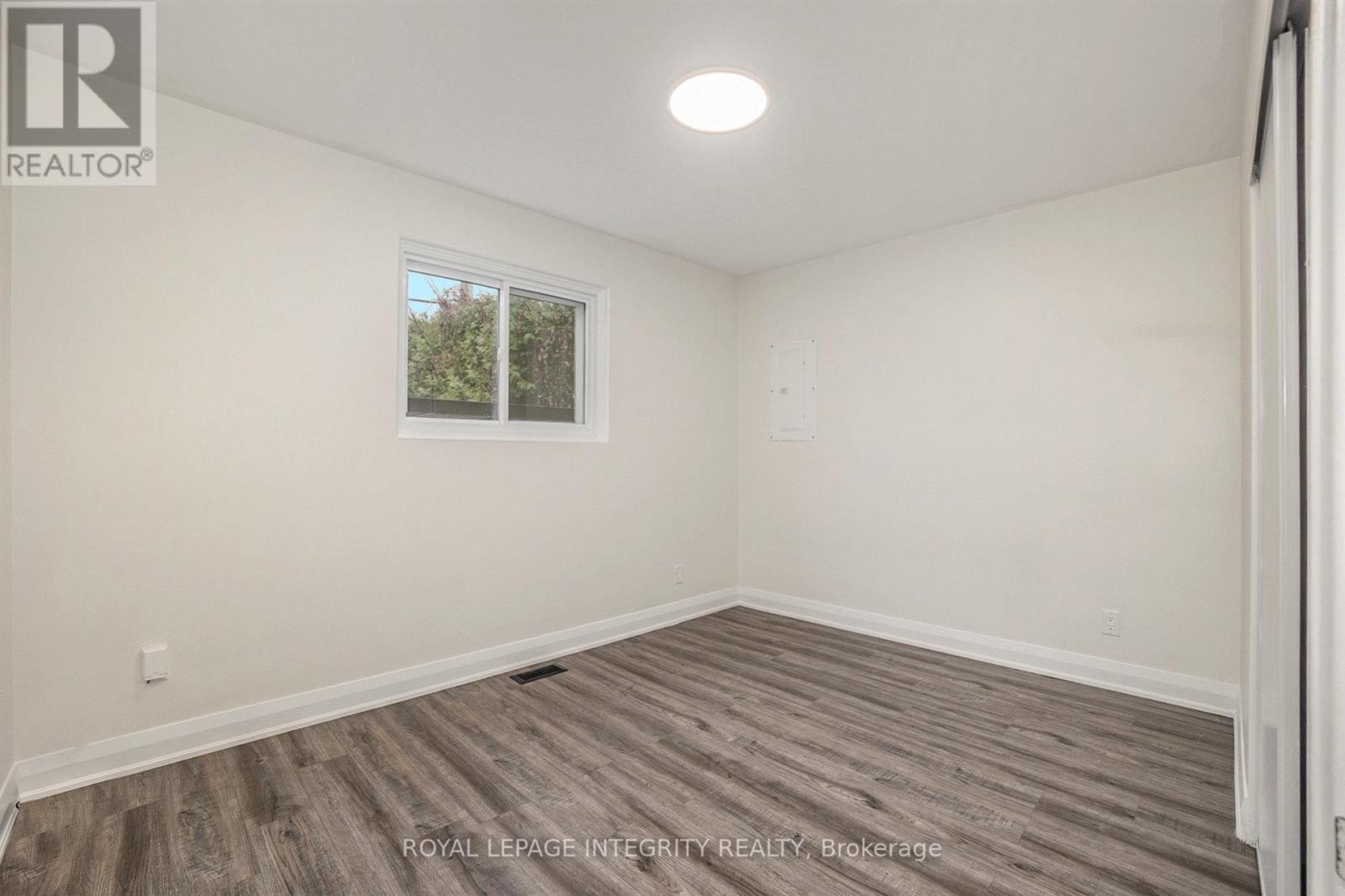 












2321 KAY STREET

,
Ottawa,




Ontario
K2C1J6

