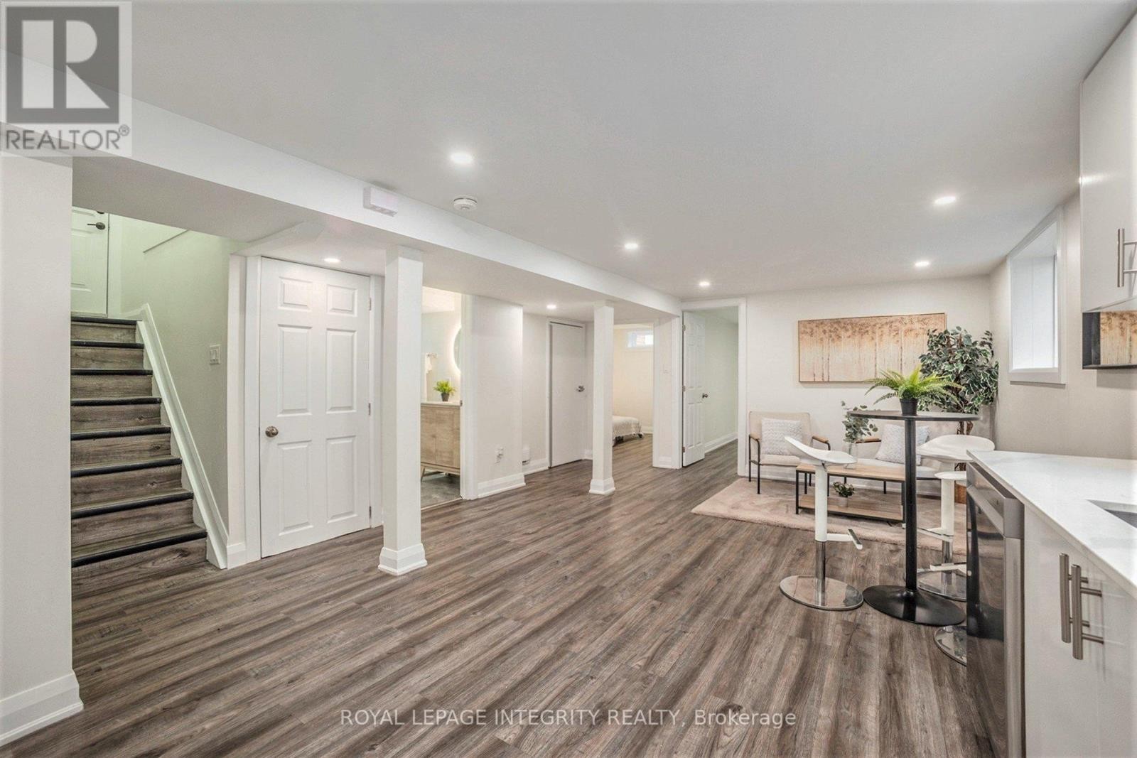 












2321 KAY STREET

,
Ottawa,




Ontario
K2C1J6

