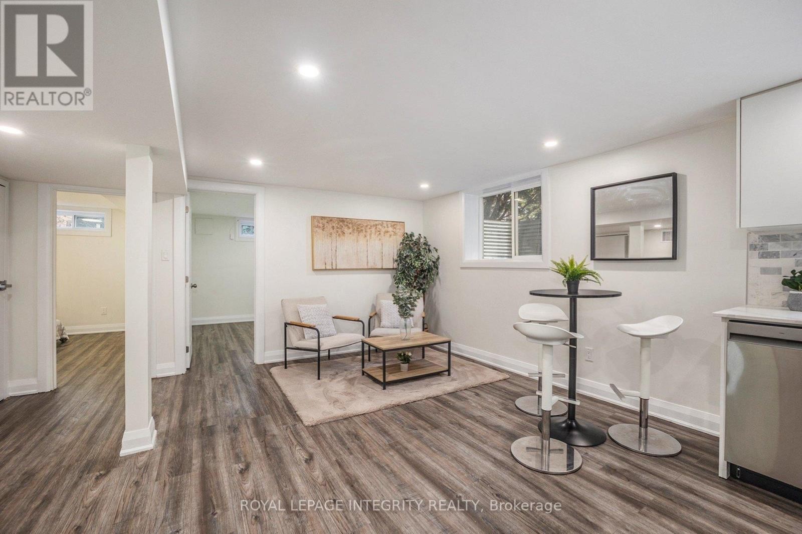 












2321 KAY STREET

,
Ottawa,




Ontario
K2C1J6

