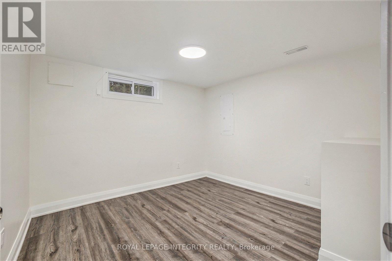 












2321 KAY STREET

,
Ottawa,




Ontario
K2C1J6

