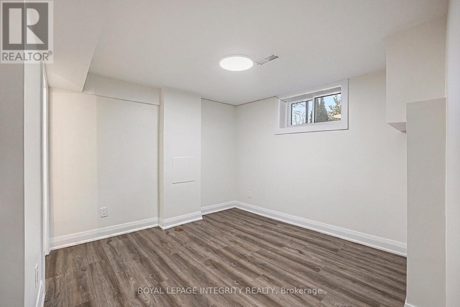 












2321 KAY STREET

,
Ottawa,




Ontario
K2C1J6

