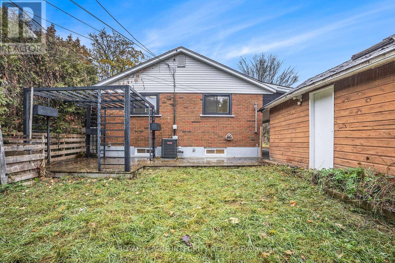 












2321 KAY STREET

,
Ottawa,




Ontario
K2C1J6

