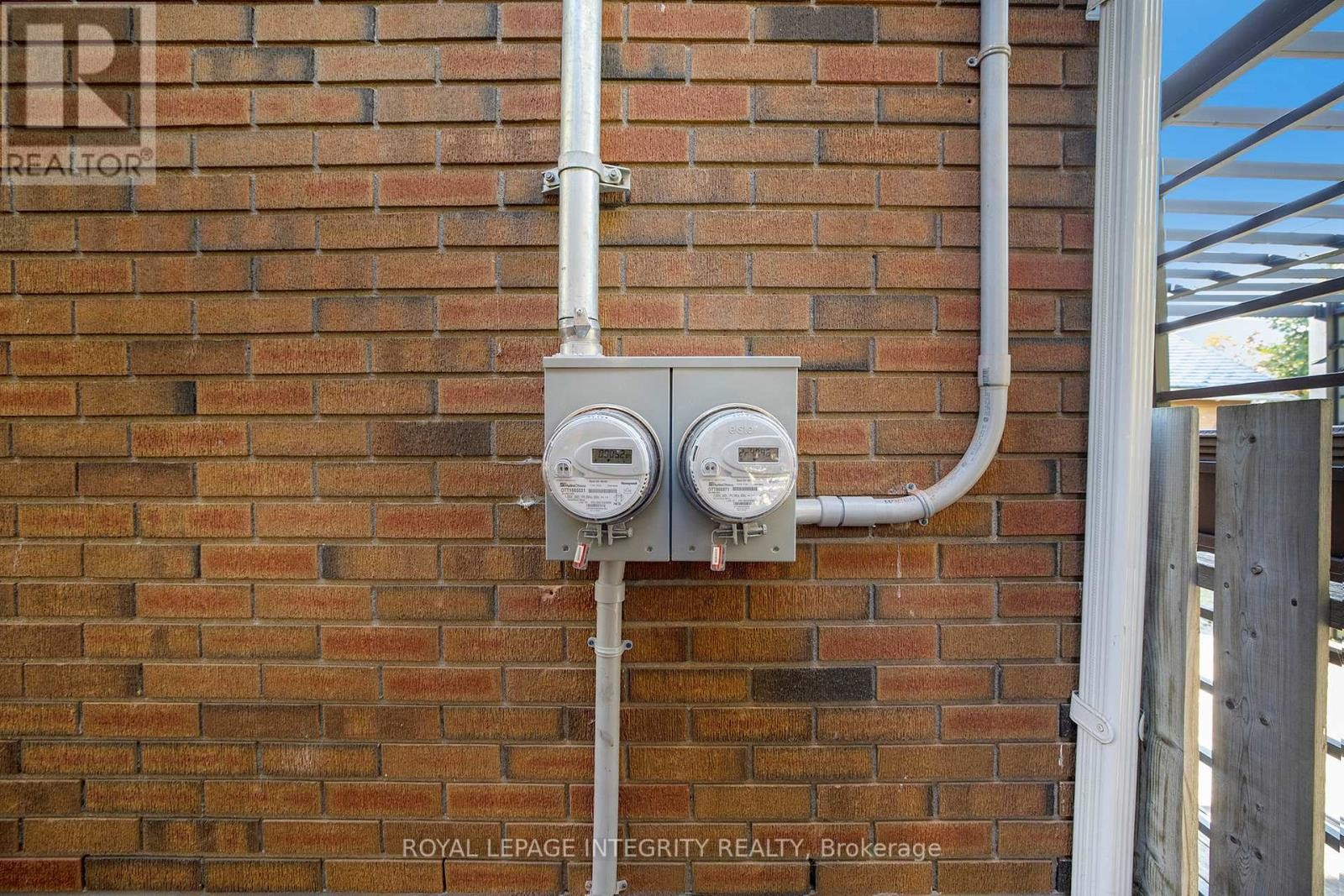 












2321 KAY STREET

,
Ottawa,




Ontario
K2C1J6

