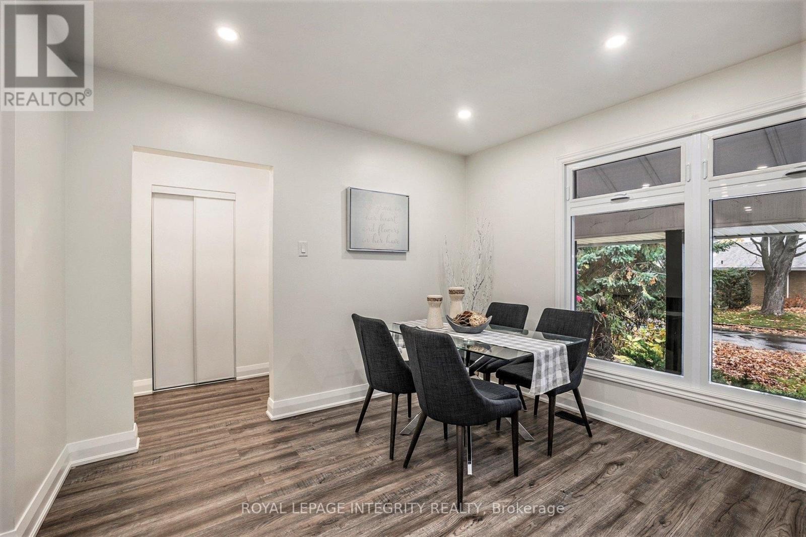 












2321 KAY STREET

,
Ottawa,




Ontario
K2C1J6

