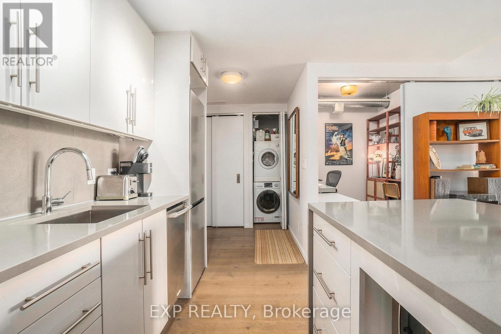 












206 - 1000 WELLINGTON STREET W

,
Ottawa,




Ontario
K1Y2X9

