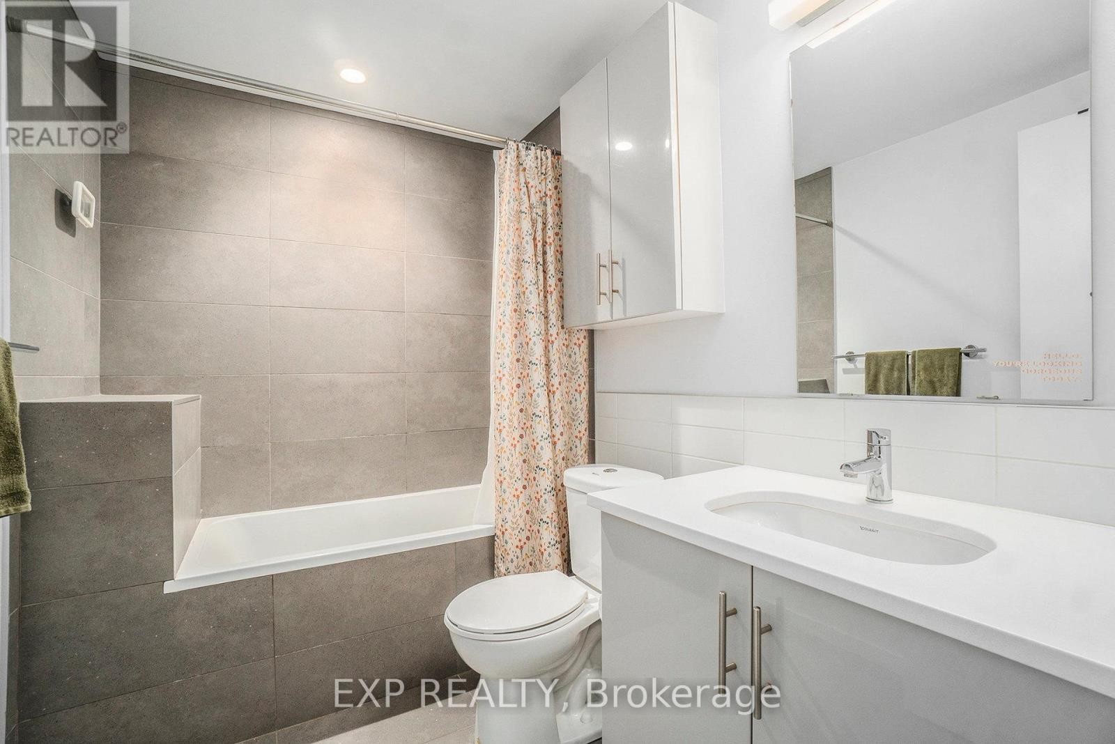 












206 - 1000 WELLINGTON STREET W

,
Ottawa,




Ontario
K1Y2X9

