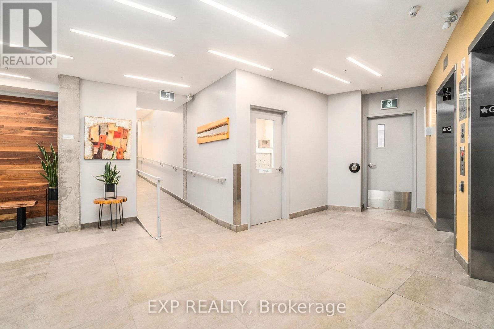 












206 - 1000 WELLINGTON STREET W

,
Ottawa,




Ontario
K1Y2X9

