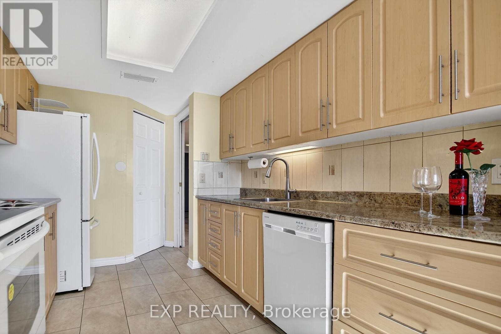 












606 - 100 GRANT CARMAN DRIVE

,
Ottawa,




Ontario
K2E8B8

