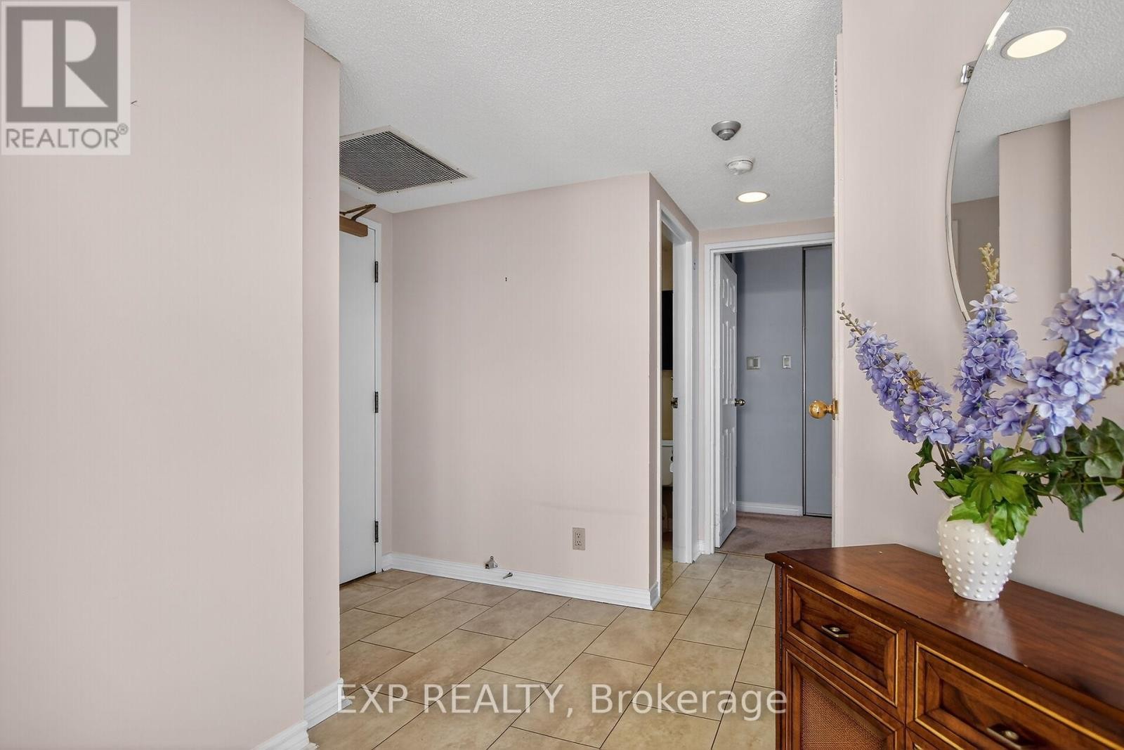 












606 - 100 GRANT CARMAN DRIVE

,
Ottawa,




Ontario
K2E8B8

