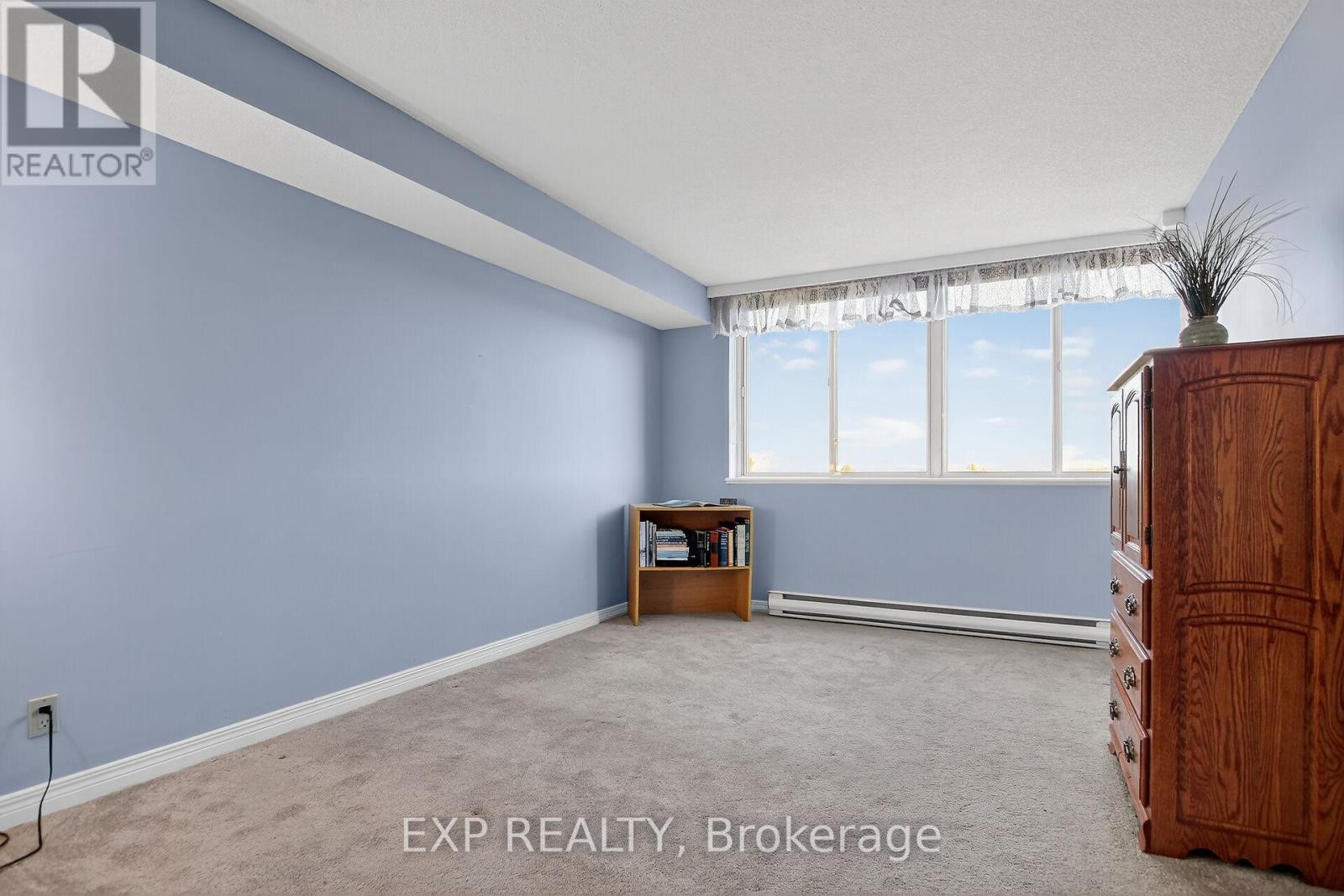 












606 - 100 GRANT CARMAN DRIVE

,
Ottawa,




Ontario
K2E8B8

