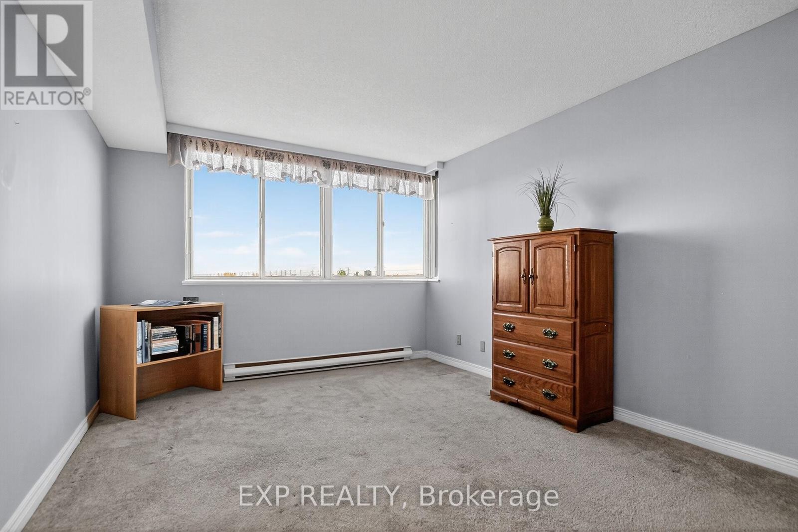 












606 - 100 GRANT CARMAN DRIVE

,
Ottawa,




Ontario
K2E8B8

