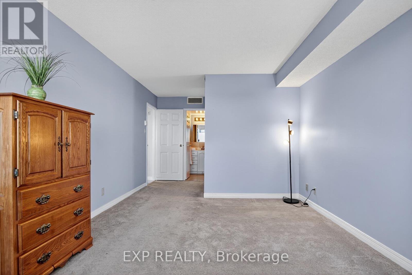 












606 - 100 GRANT CARMAN DRIVE

,
Ottawa,




Ontario
K2E8B8

