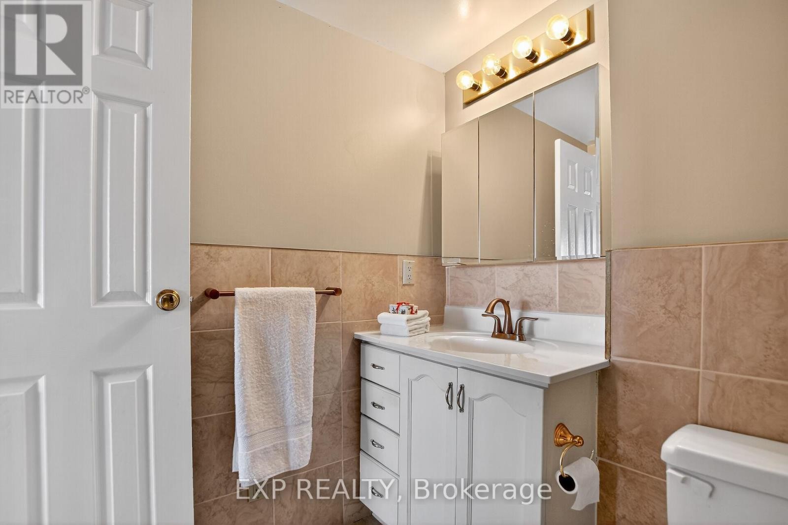 












606 - 100 GRANT CARMAN DRIVE

,
Ottawa,




Ontario
K2E8B8

