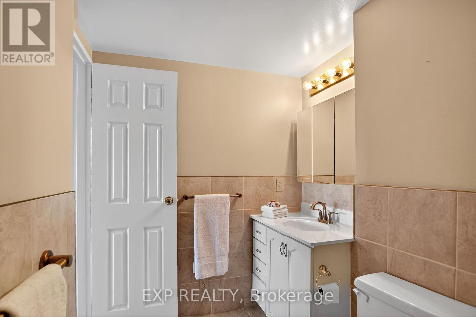 












606 - 100 GRANT CARMAN DRIVE

,
Ottawa,




Ontario
K2E8B8

