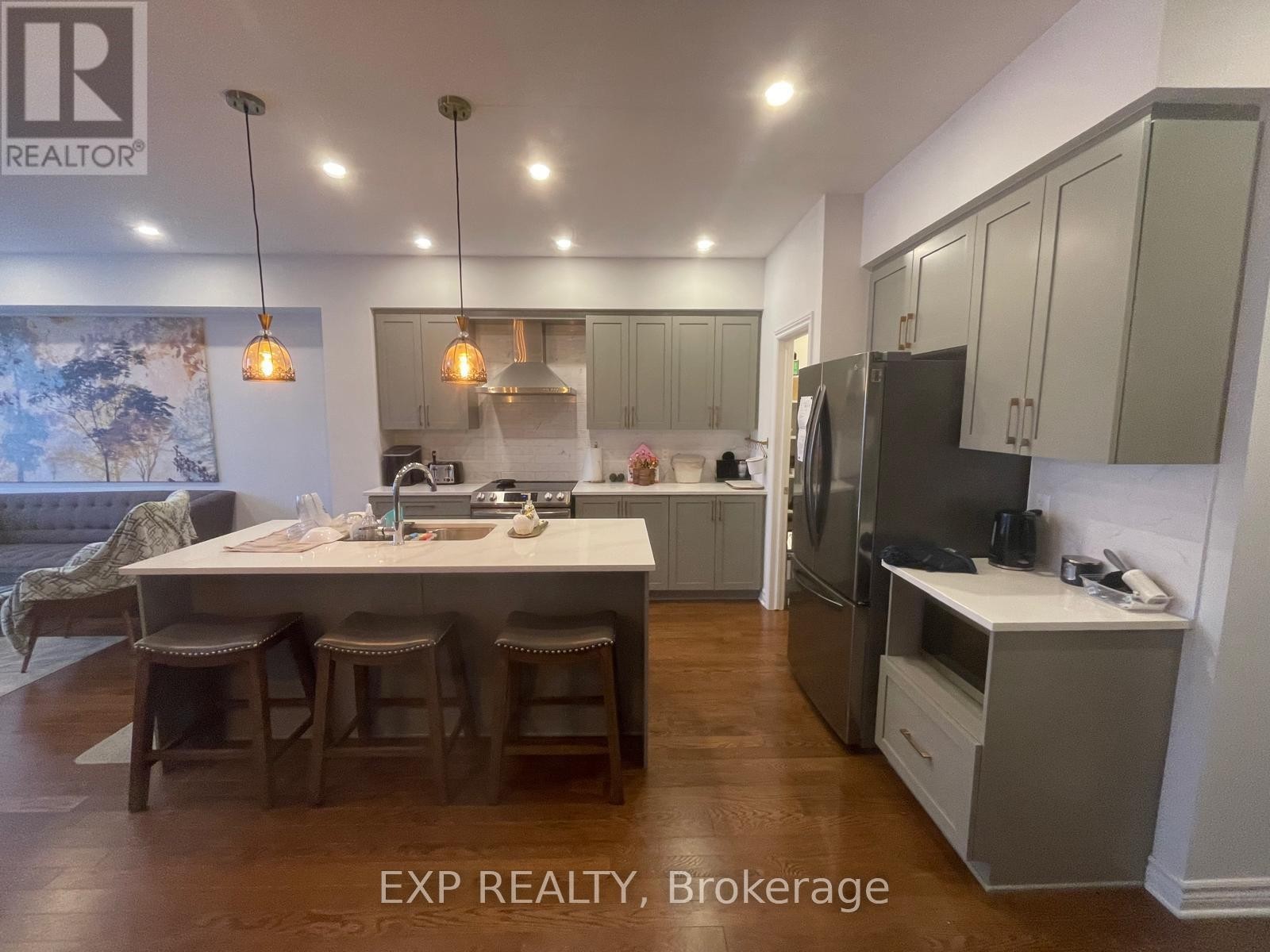 












738 MIIKANA ROAD

,
Ottawa,




Ontario
K1X0G5

