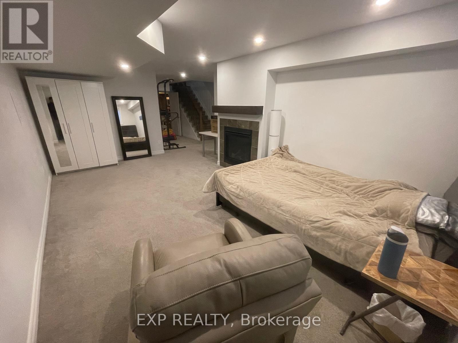 












738 MIIKANA ROAD

,
Ottawa,




Ontario
K1X0G5

