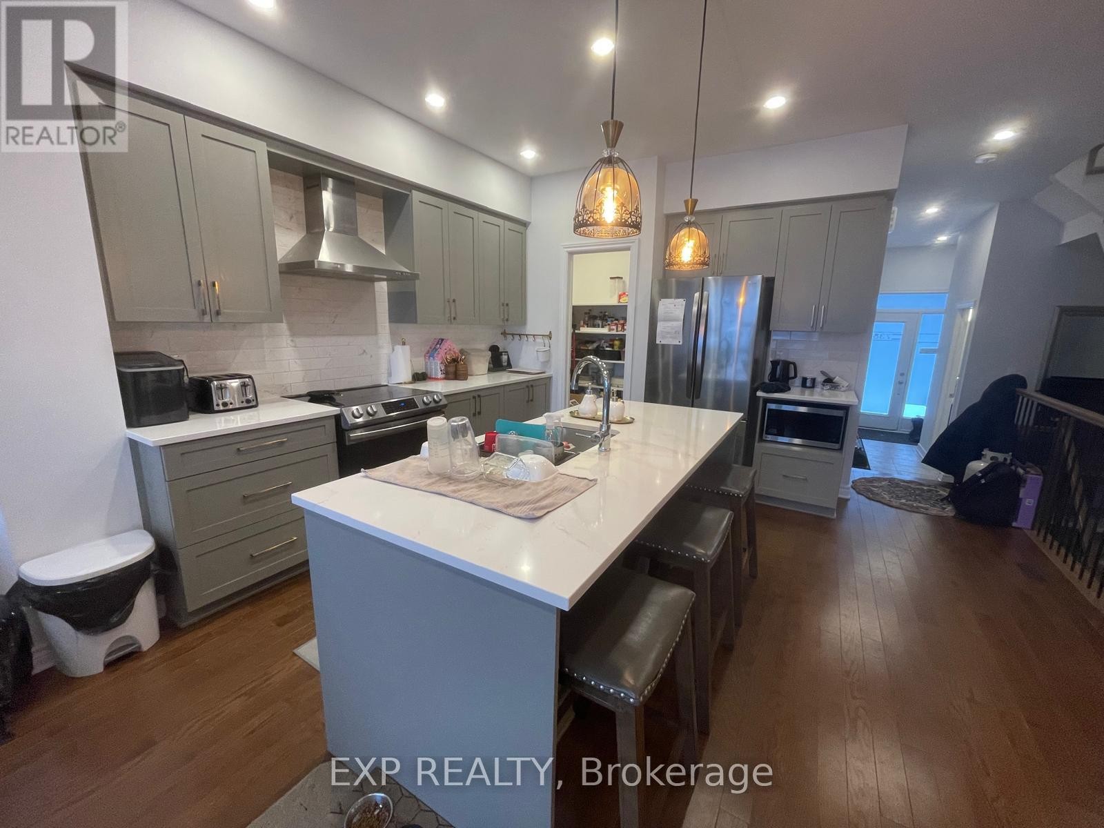 












738 MIIKANA ROAD

,
Ottawa,




Ontario
K1X0G5

