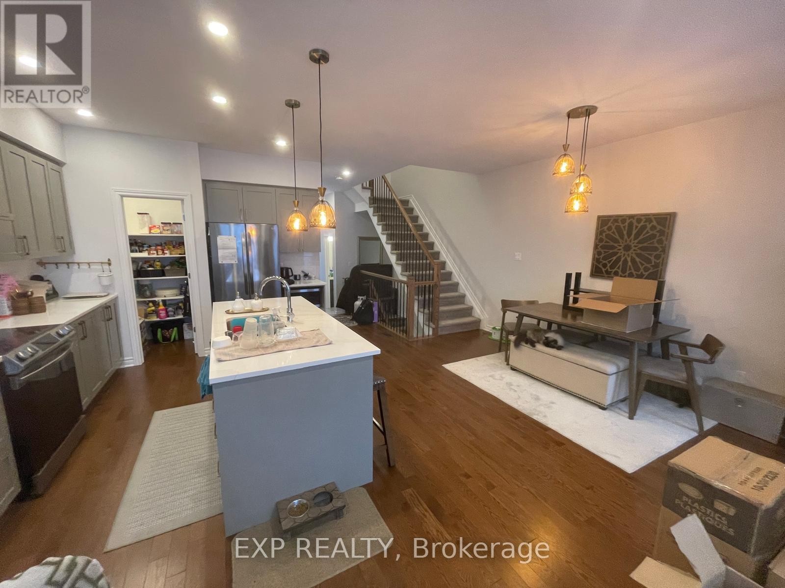 












738 MIIKANA ROAD

,
Ottawa,




Ontario
K1X0G5

