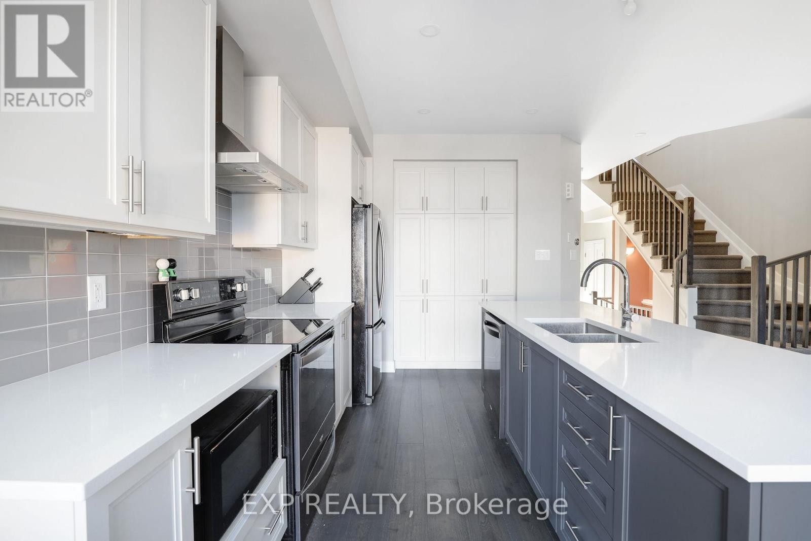 












1053 LUNAR GLOW CRESCENT

,
Ottawa,




Ontario
K4M0J9

