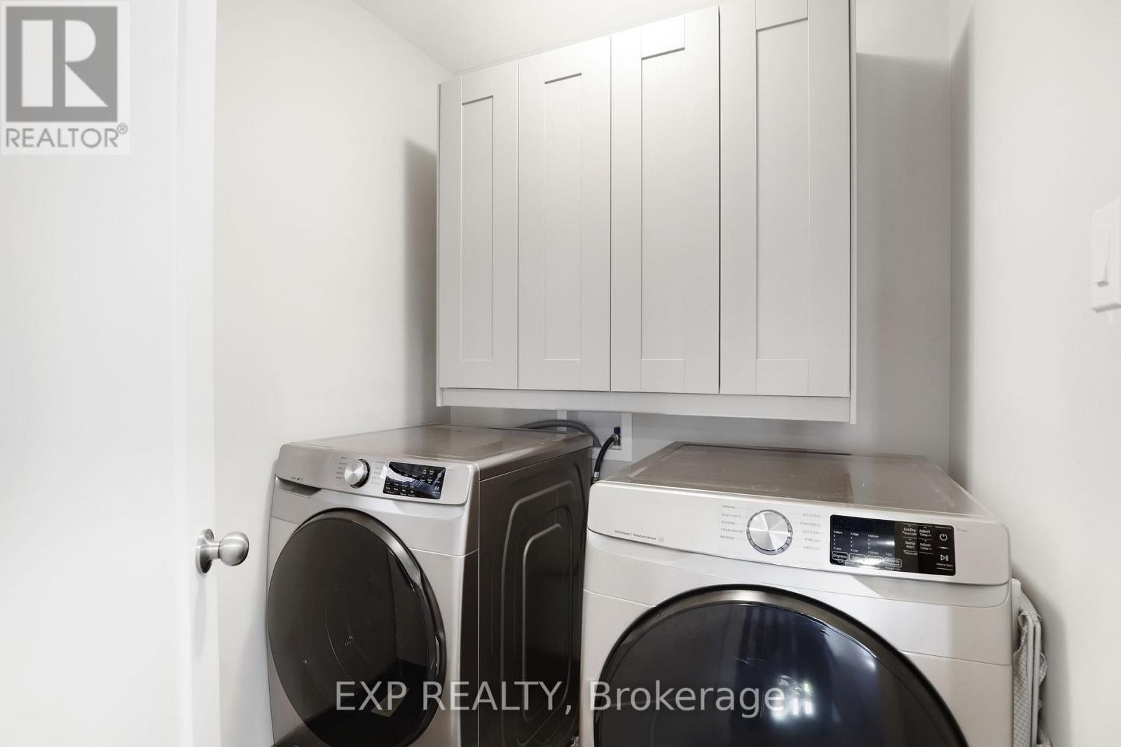 












1053 LUNAR GLOW CRESCENT

,
Ottawa,




Ontario
K4M0J9

