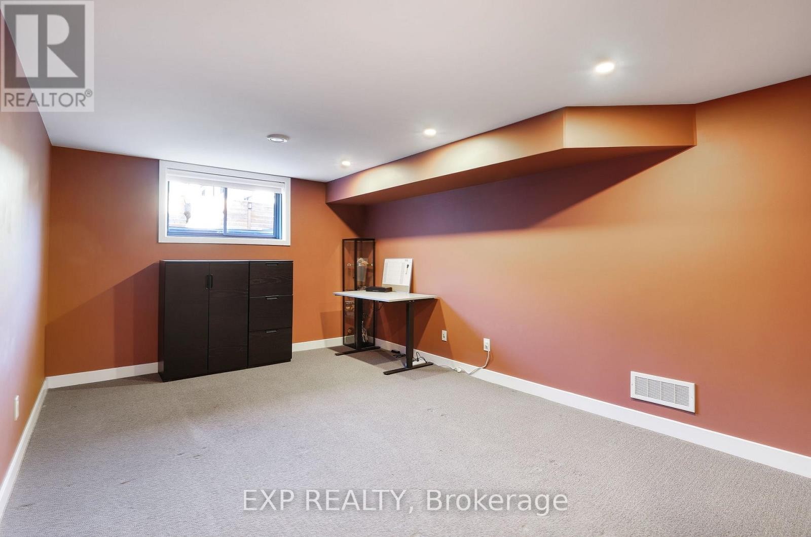 












1053 LUNAR GLOW CRESCENT

,
Ottawa,




Ontario
K4M0J9

