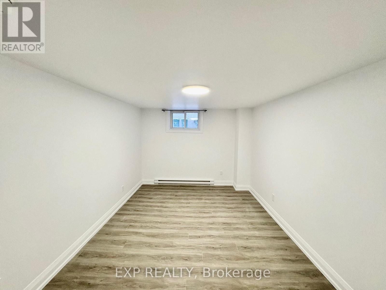 












3 - 1436 BELLAMY STREET

,
Ottawa,




Ontario
K2C1S3

