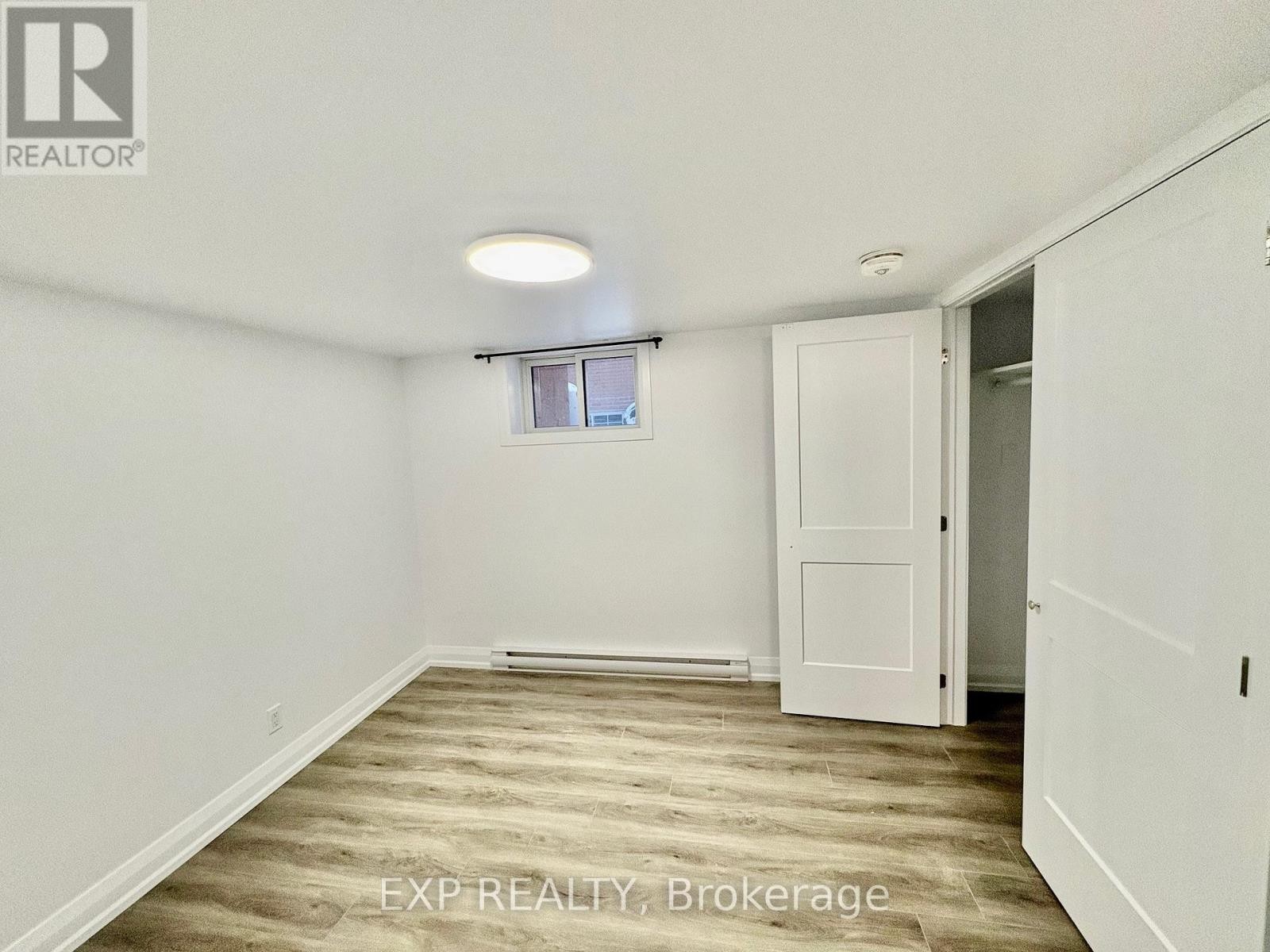 












3 - 1436 BELLAMY STREET

,
Ottawa,




Ontario
K2C1S3

