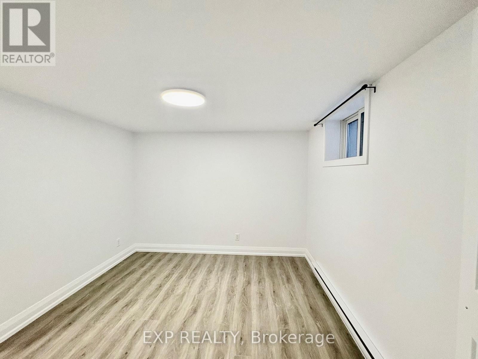 












3 - 1436 BELLAMY STREET

,
Ottawa,




Ontario
K2C1S3

