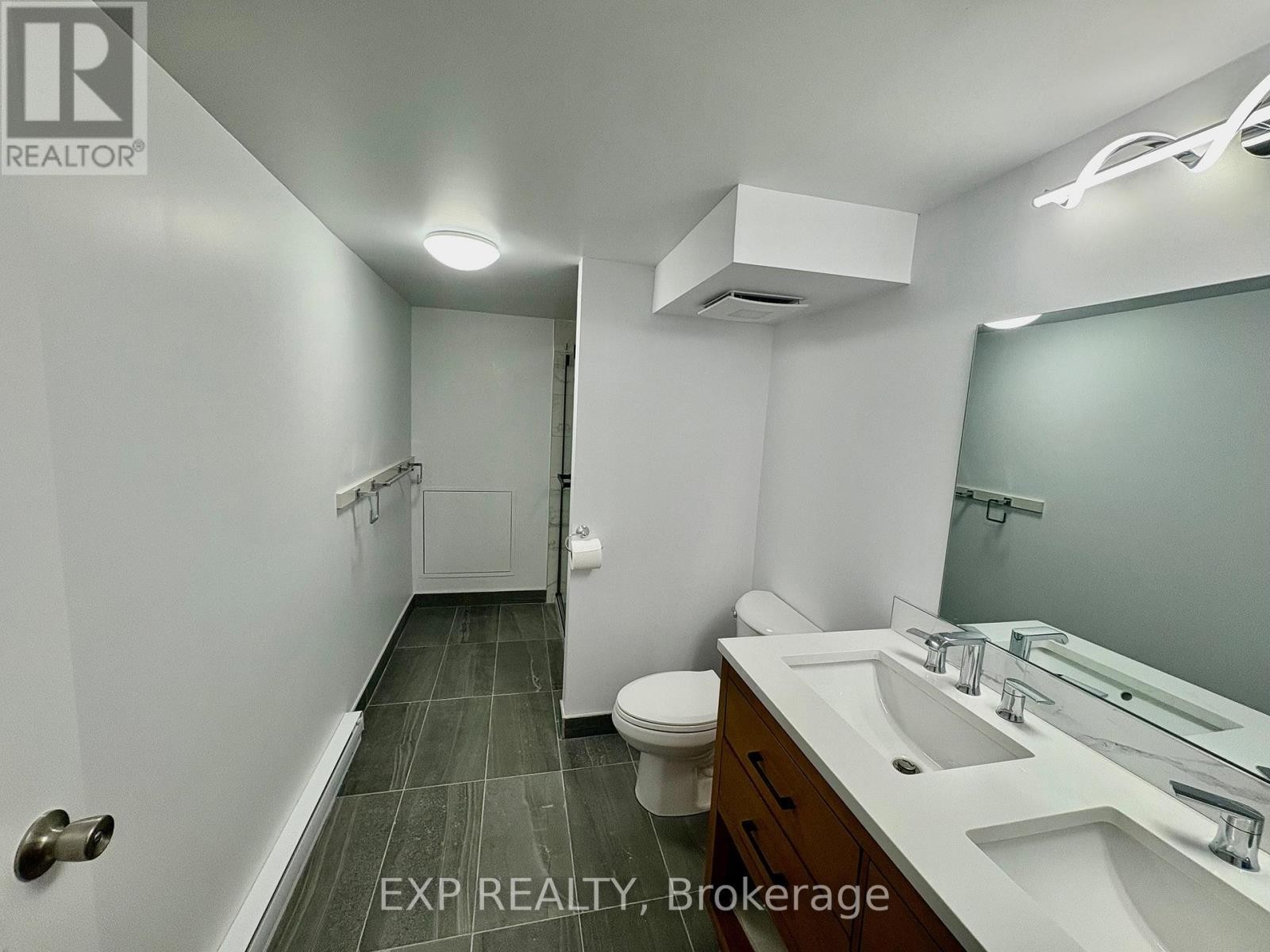 












3 - 1436 BELLAMY STREET

,
Ottawa,




Ontario
K2C1S3

