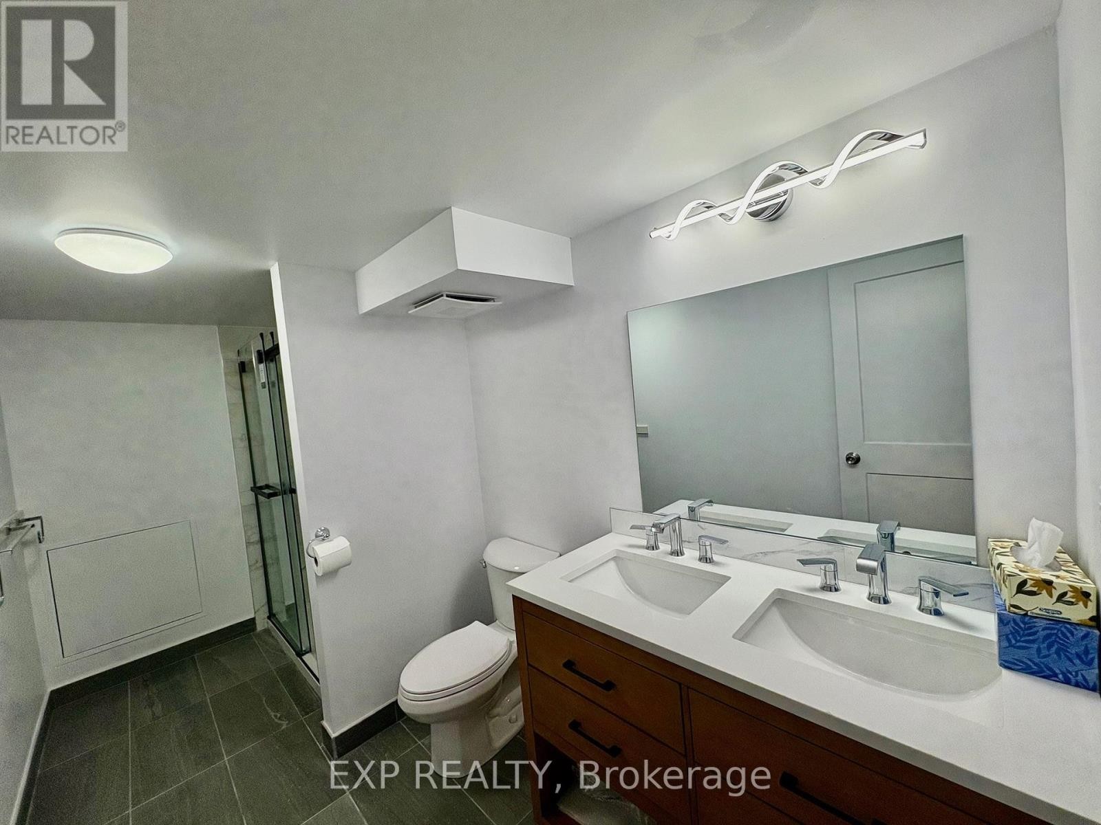 












3 - 1436 BELLAMY STREET

,
Ottawa,




Ontario
K2C1S3

