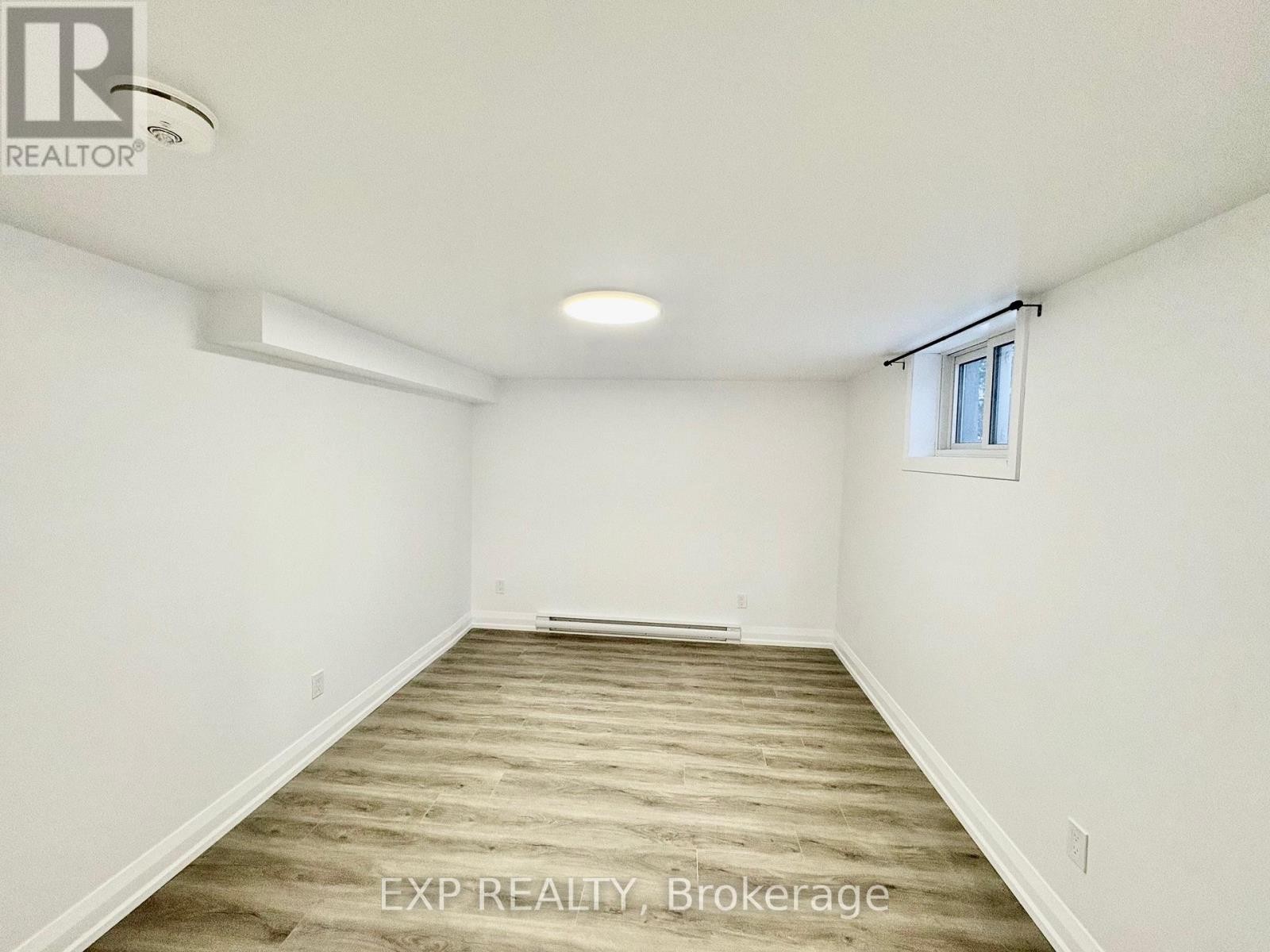 












3 - 1436 BELLAMY STREET

,
Ottawa,




Ontario
K2C1S3

