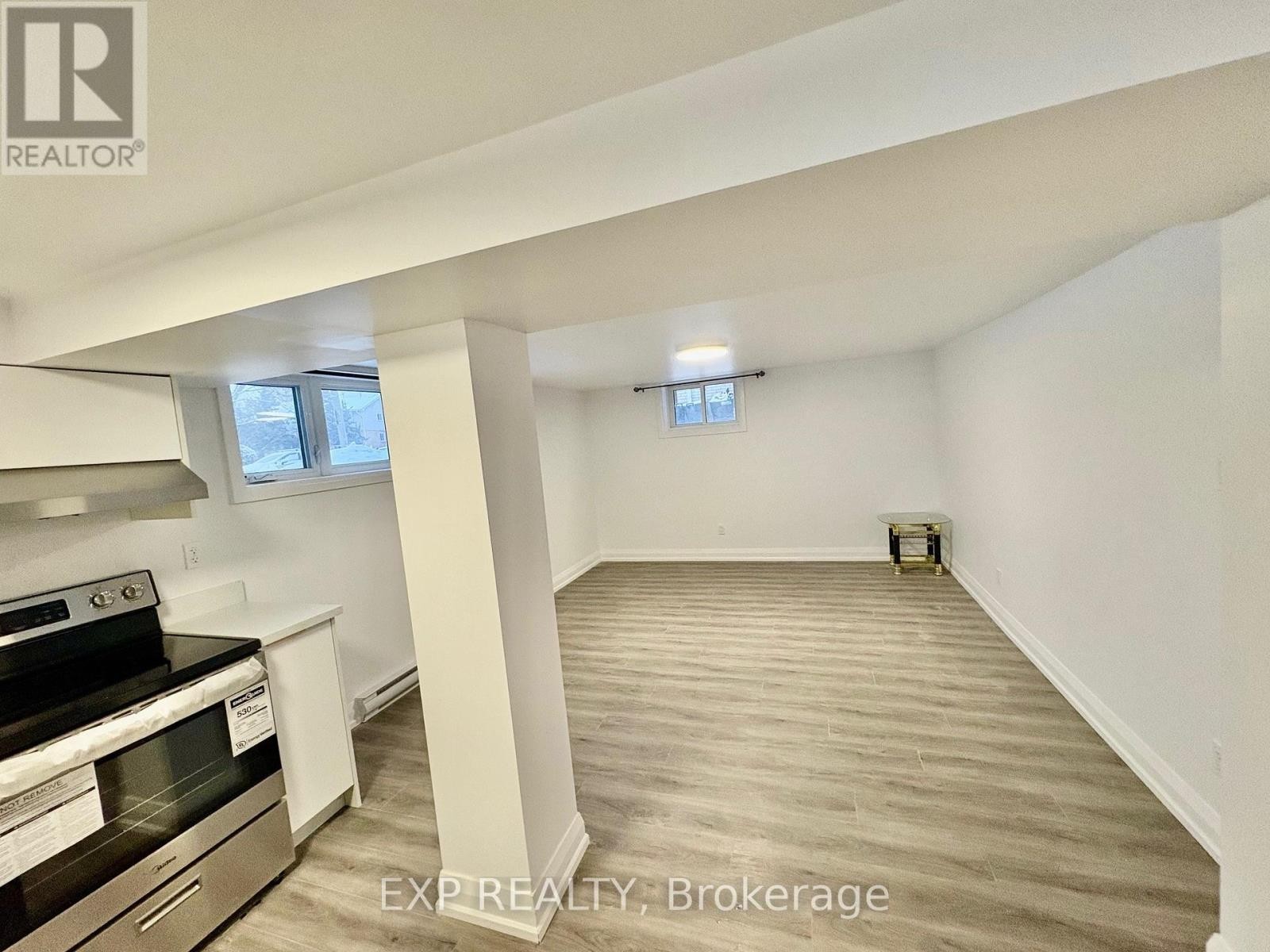 












3 - 1436 BELLAMY STREET

,
Ottawa,




Ontario
K2C1S3

