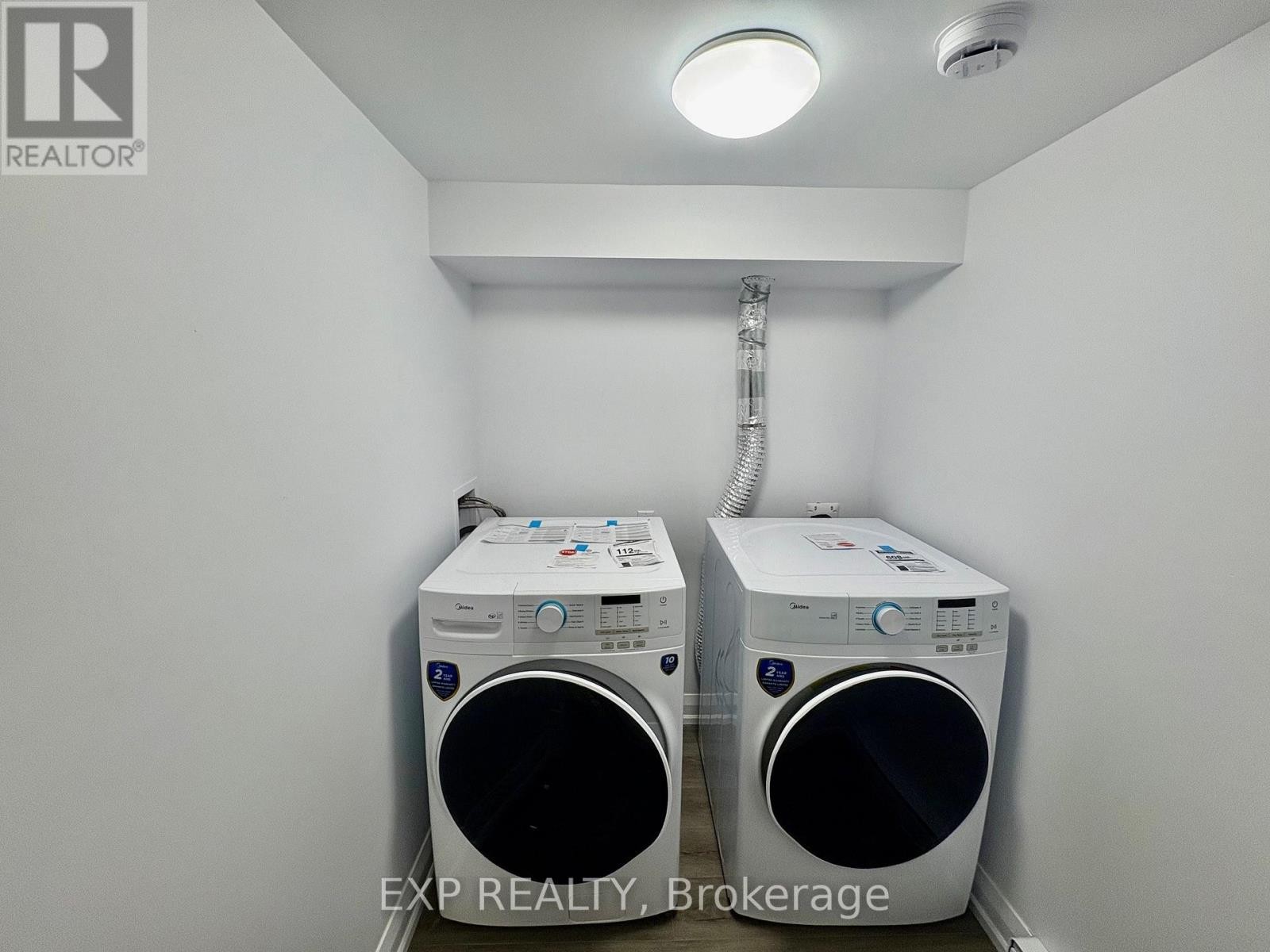 












3 - 1436 BELLAMY STREET

,
Ottawa,




Ontario
K2C1S3

