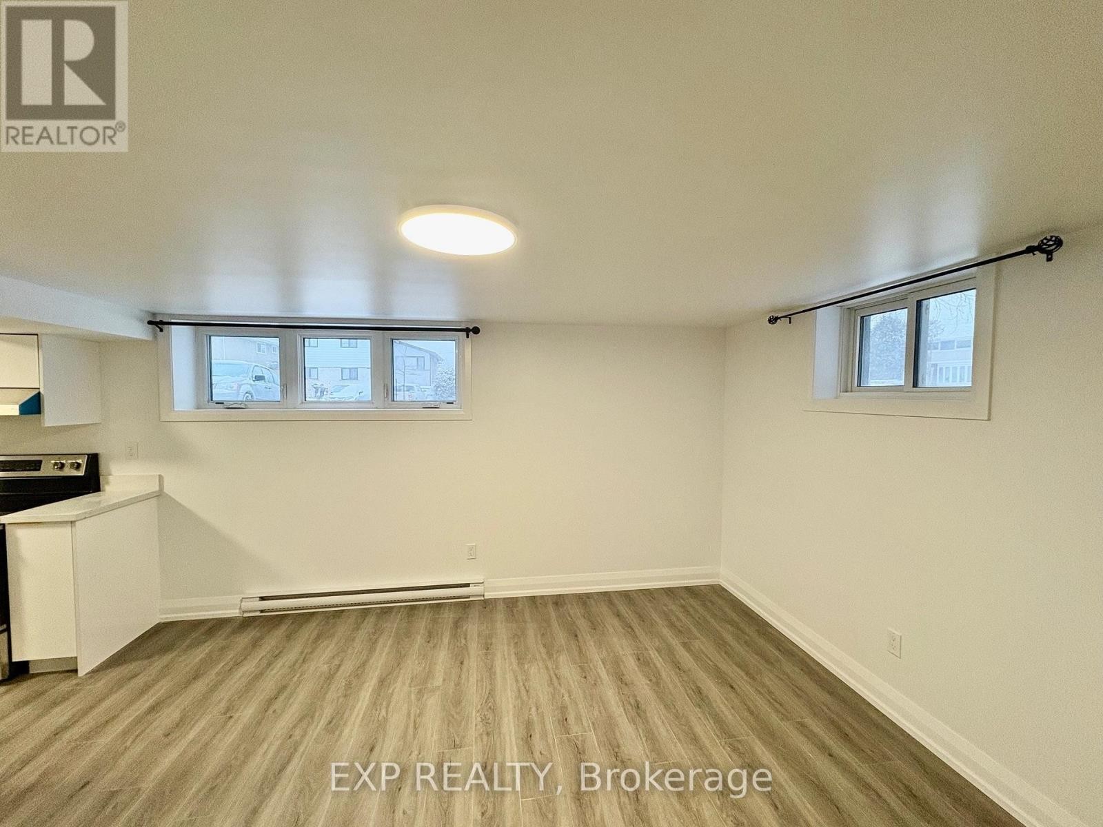 












3 - 1436 BELLAMY STREET

,
Ottawa,




Ontario
K2C1S3

