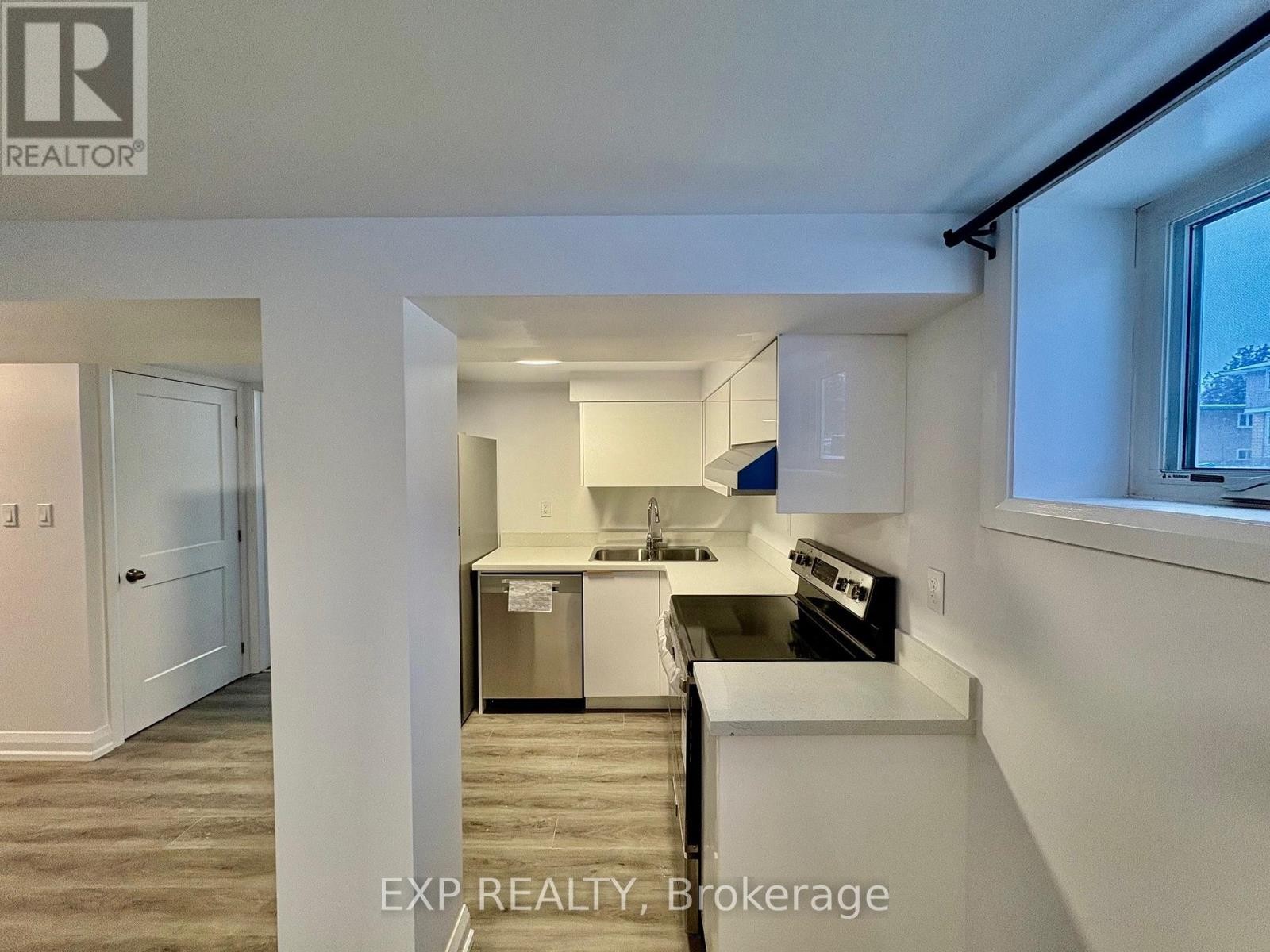 












3 - 1436 BELLAMY STREET

,
Ottawa,




Ontario
K2C1S3

